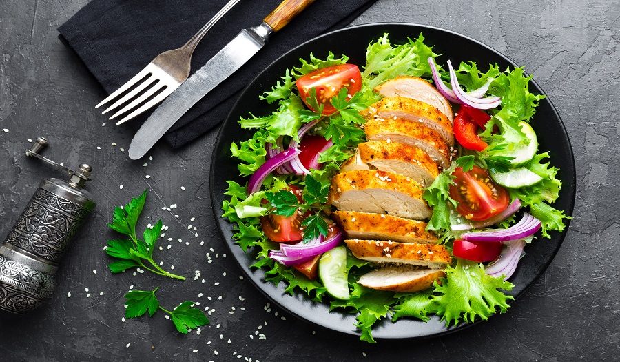 Sałatka z grillowanym kurczakiem